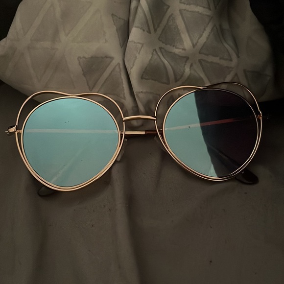 2 sunglasses - Picture 2 of 4
